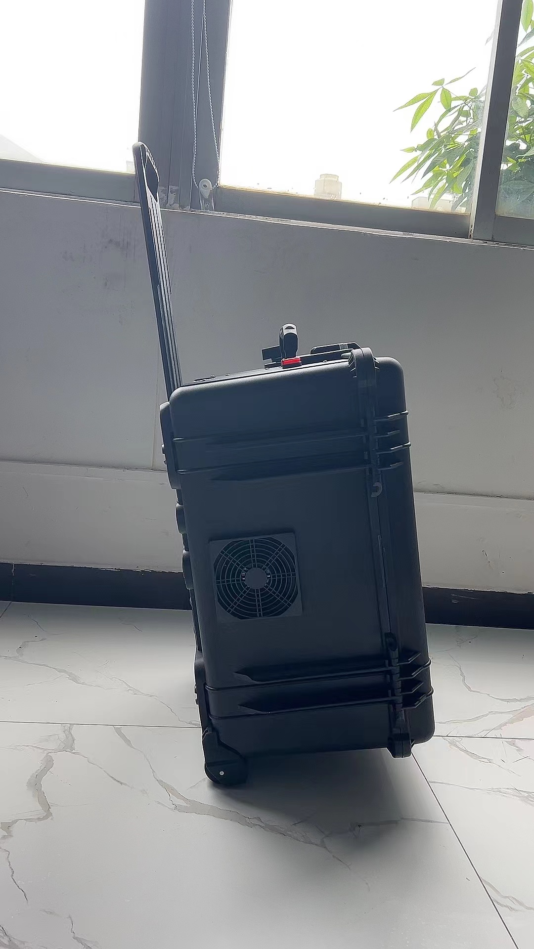 西湖手拉箱型移动通信干扰器